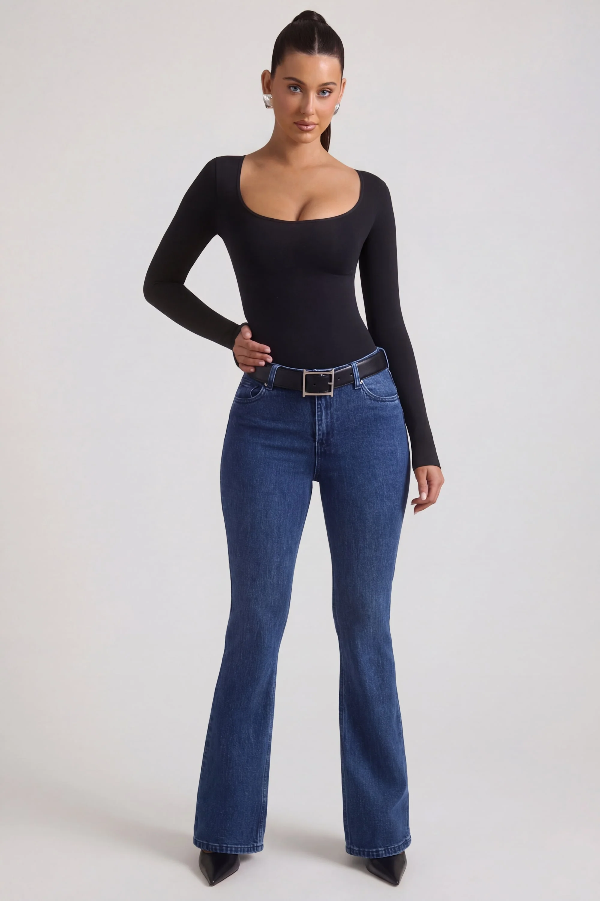 High-Rise Flared Jeans in Indigo Wash - Image 5