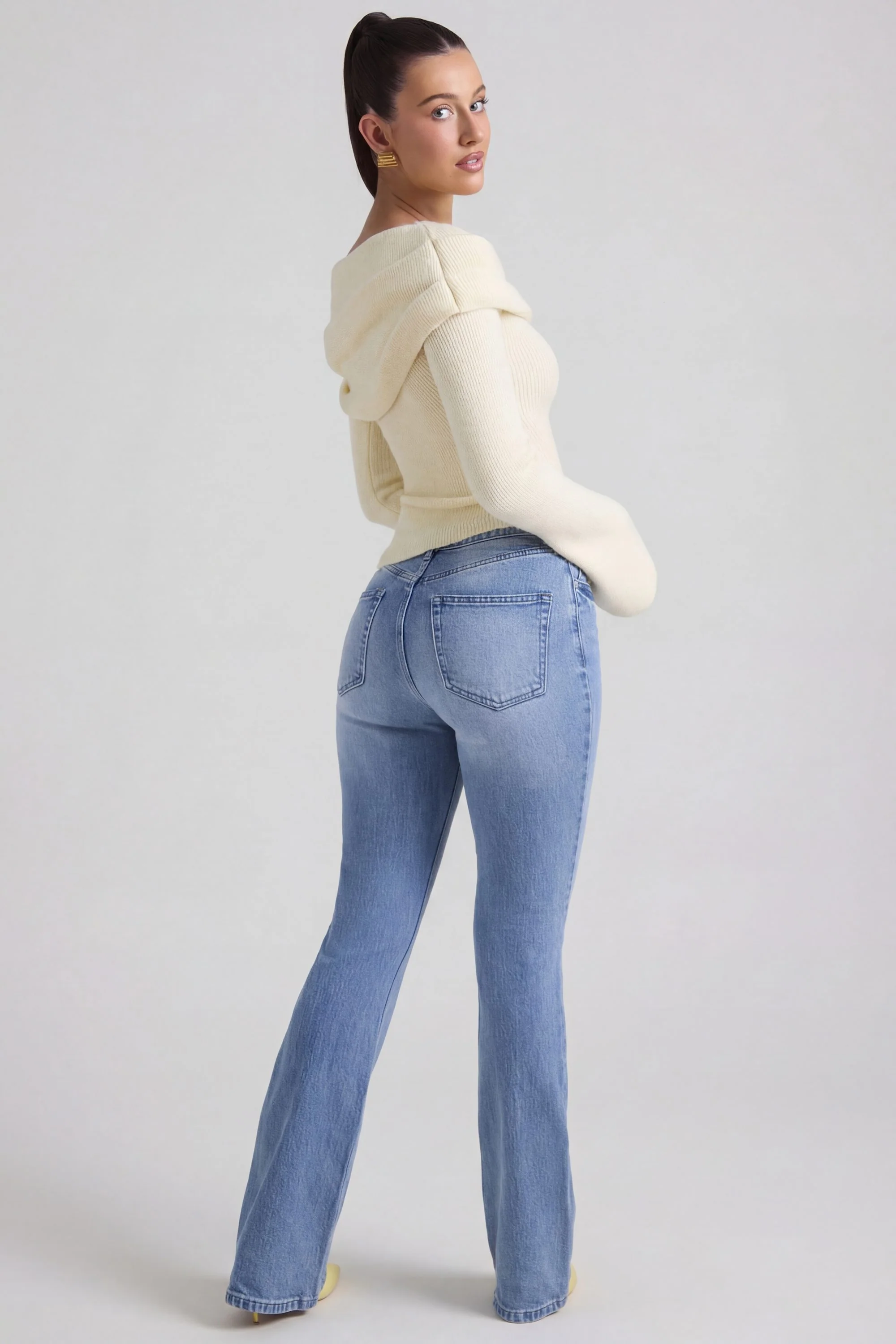 High-Rise Flared Jeans in Vintage Wash - Image 2