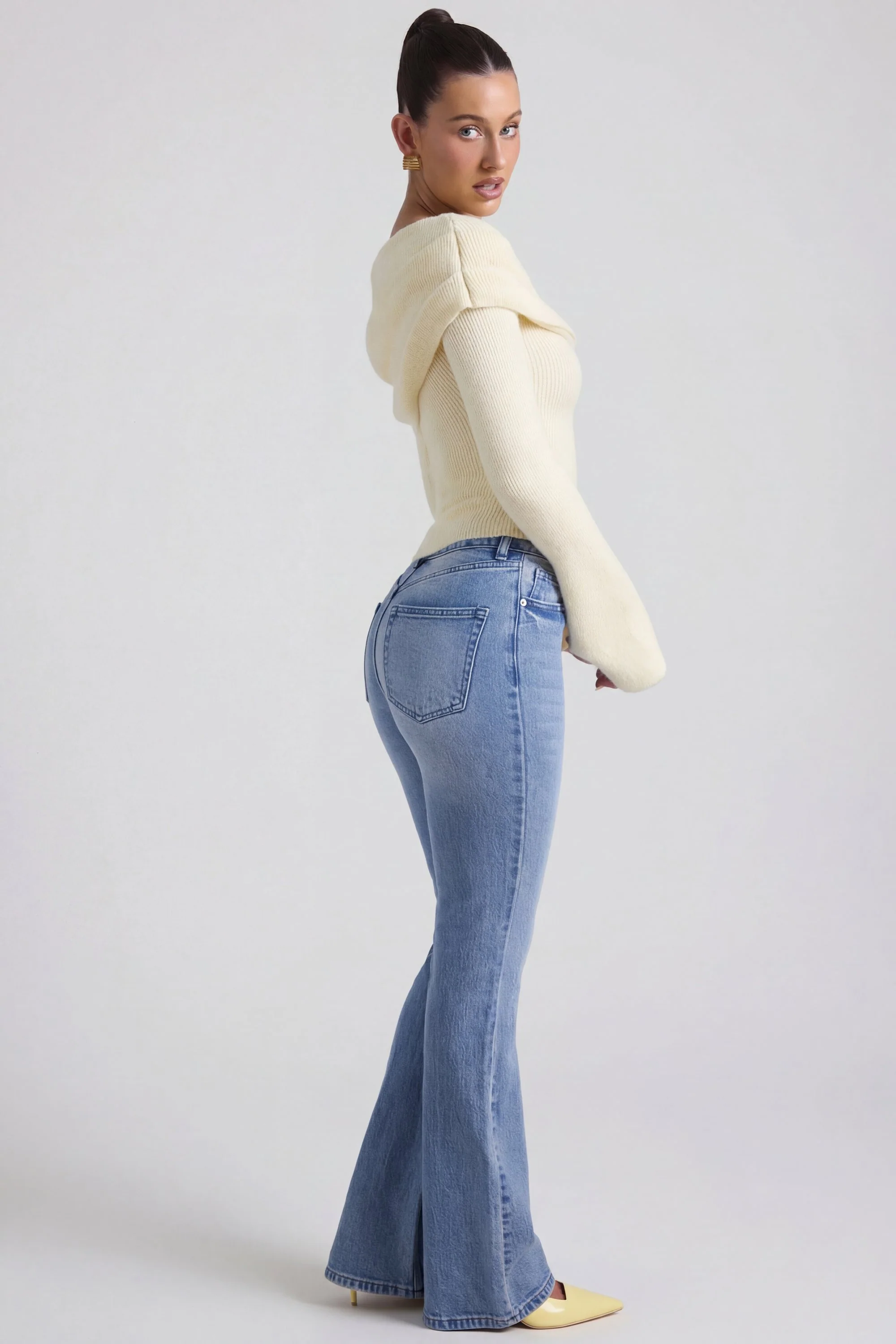 High-Rise Flared Jeans in Vintage Wash - Image 3
