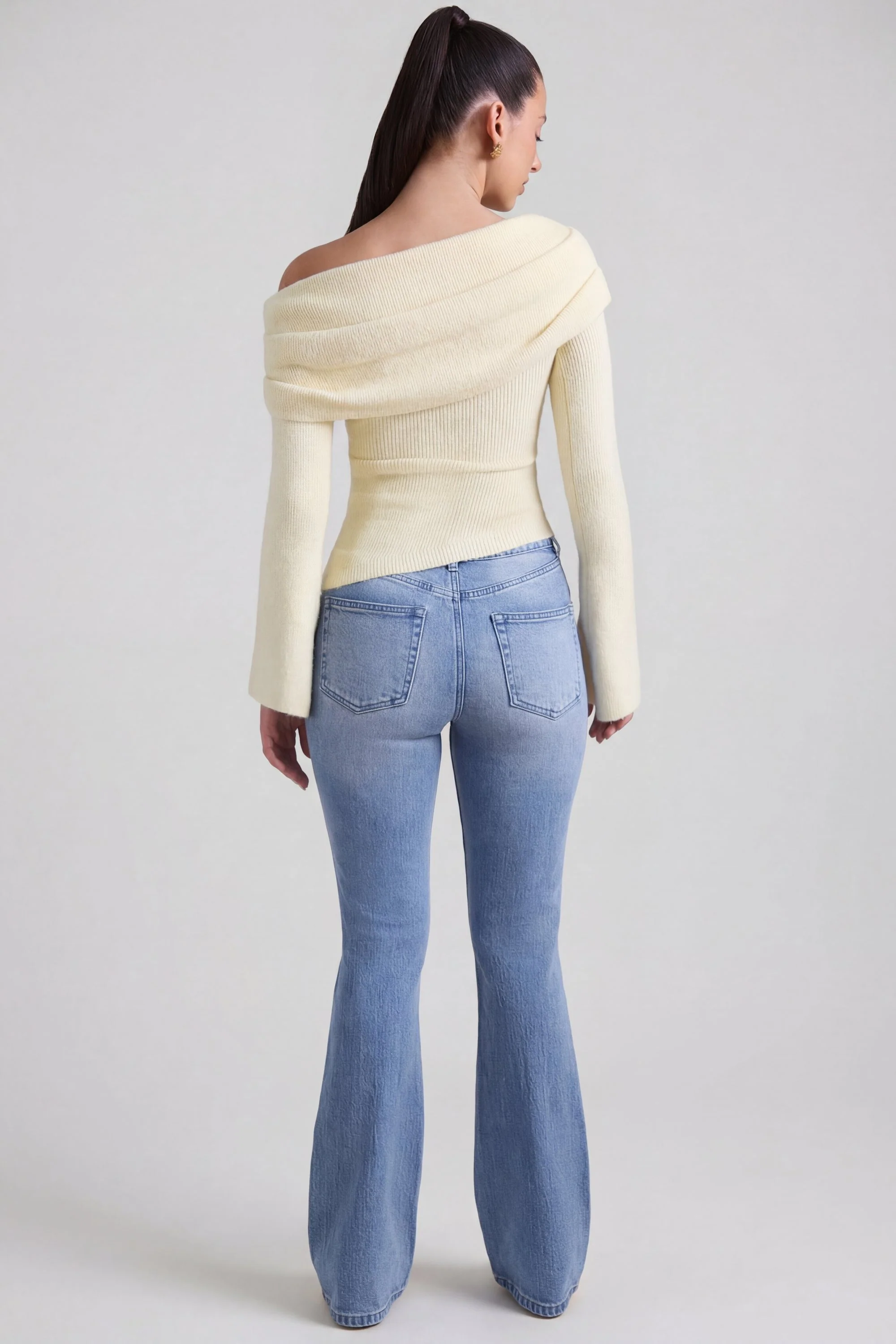High-Rise Flared Jeans in Vintage Wash - Image 4