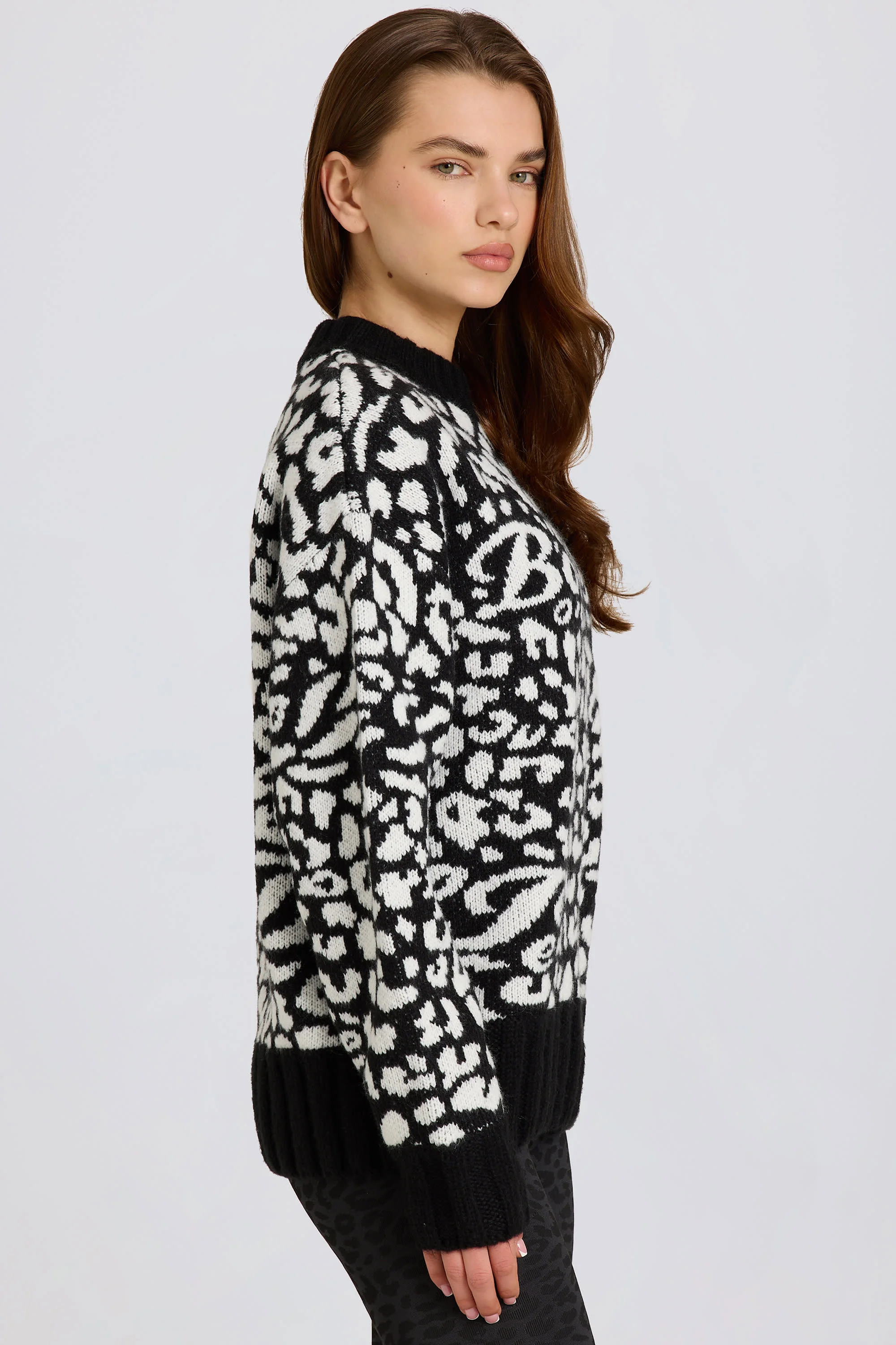 Jacquard-Knit Oversized Jumper in Black - Image 4