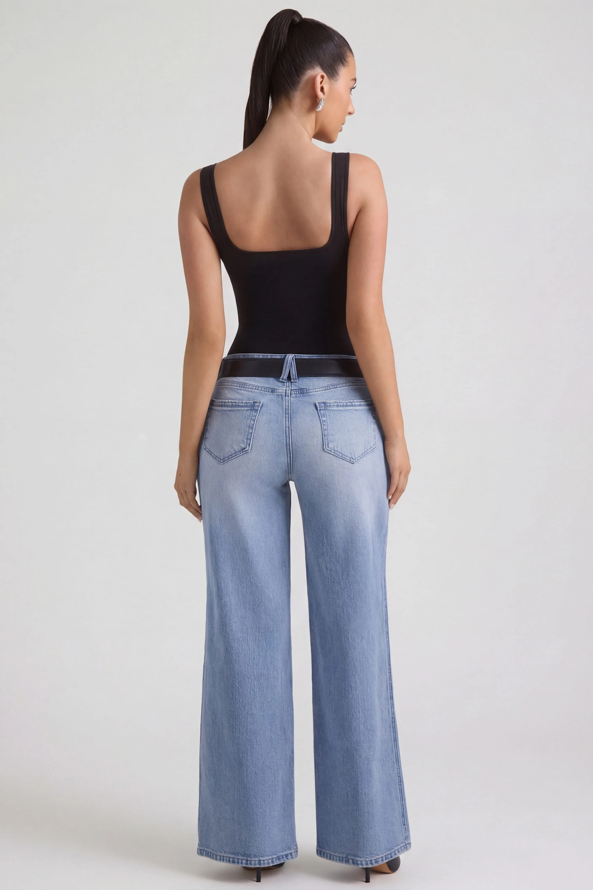 Low-Rise Wide-Leg Jeans in Vintage Wash - Image 7