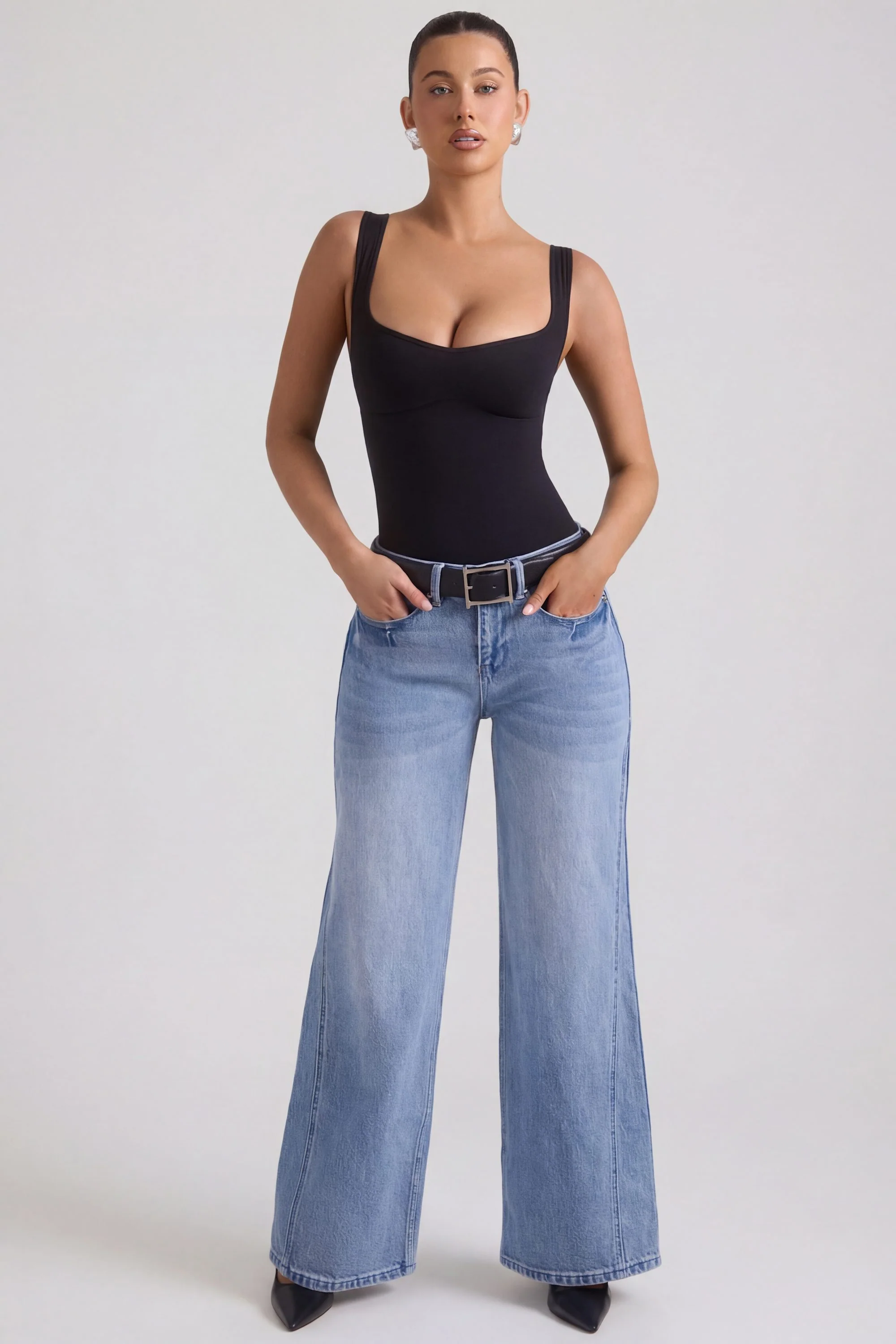 Low-Rise Wide-Leg Jeans in Vintage Wash - Image 8
