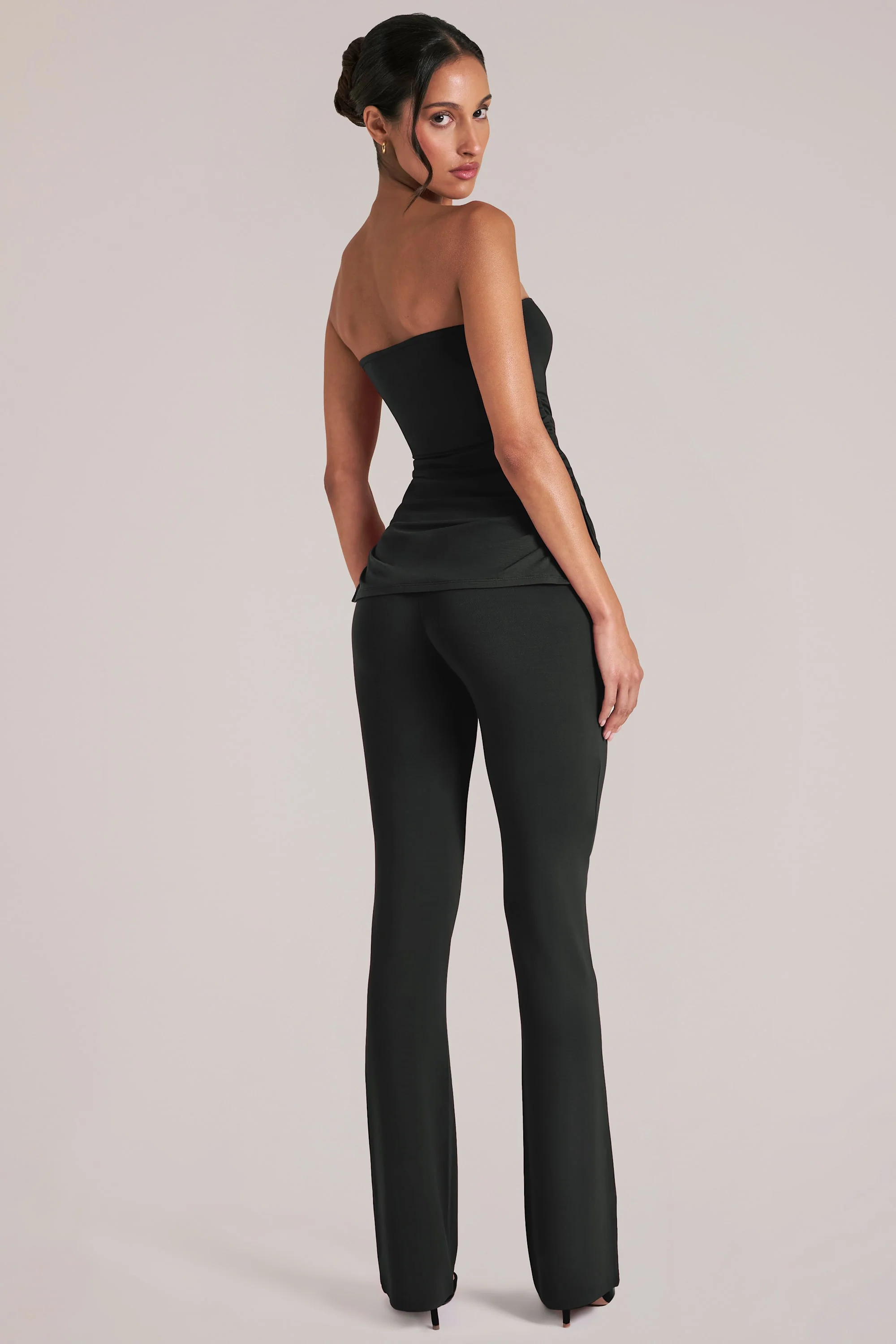 Mid-Rise Fitted Trousers  in Black - Image 8