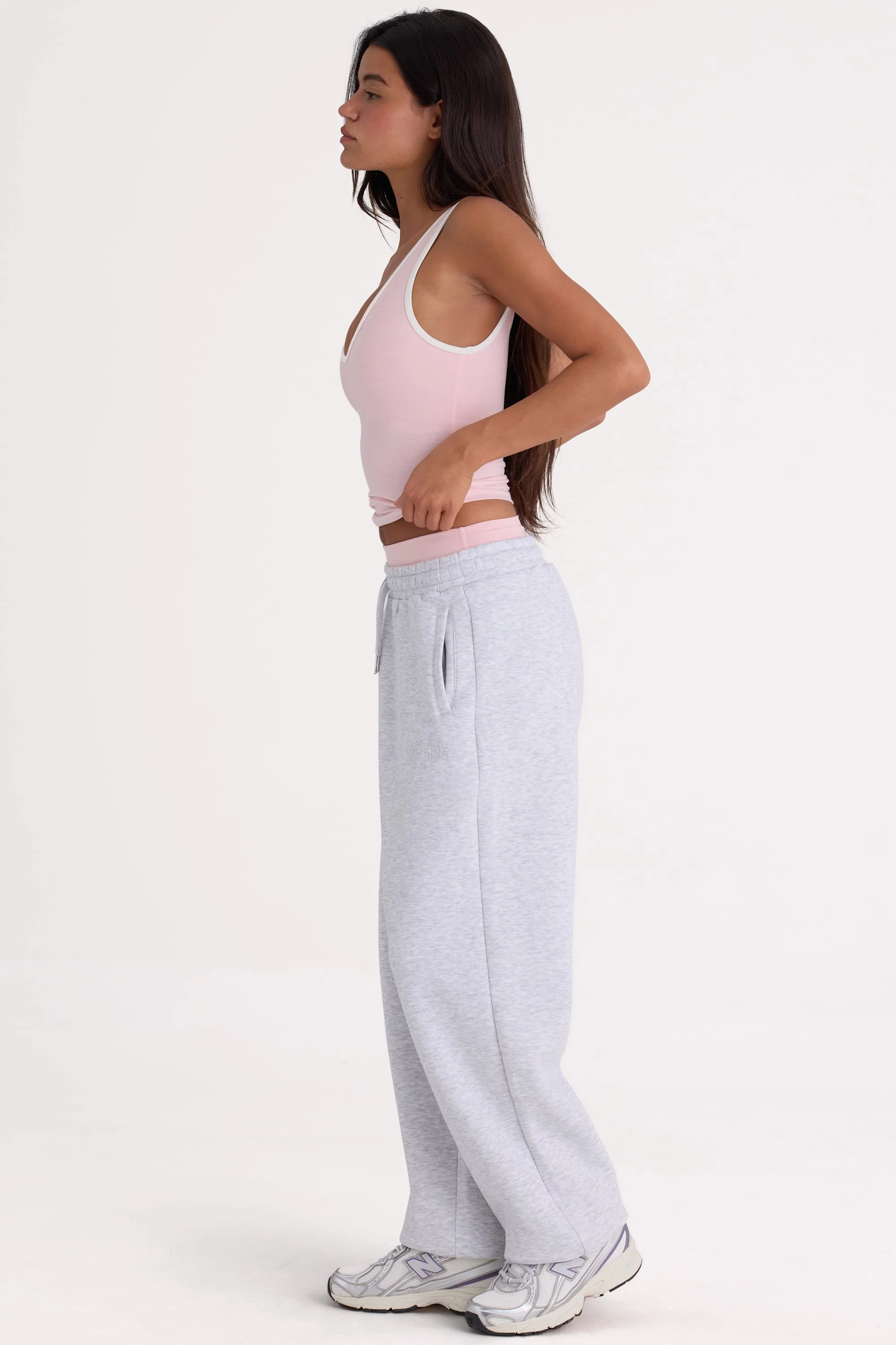 Brushed Cotton Jersey Mid-Rise Relaxed Joggers in Grey Marl - Image 3