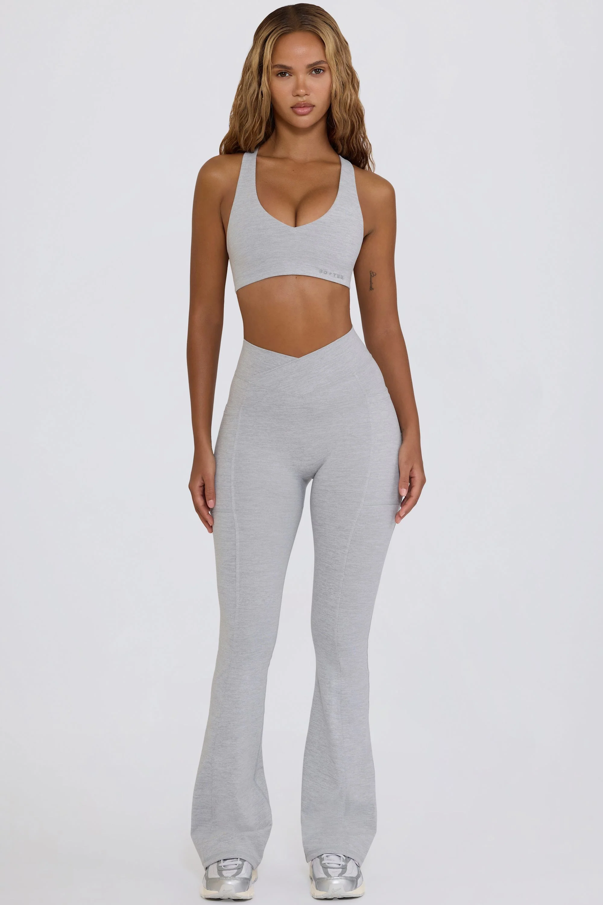 Soft Active V-Waist Pocket Flared Leggings in Grey - Image 5
