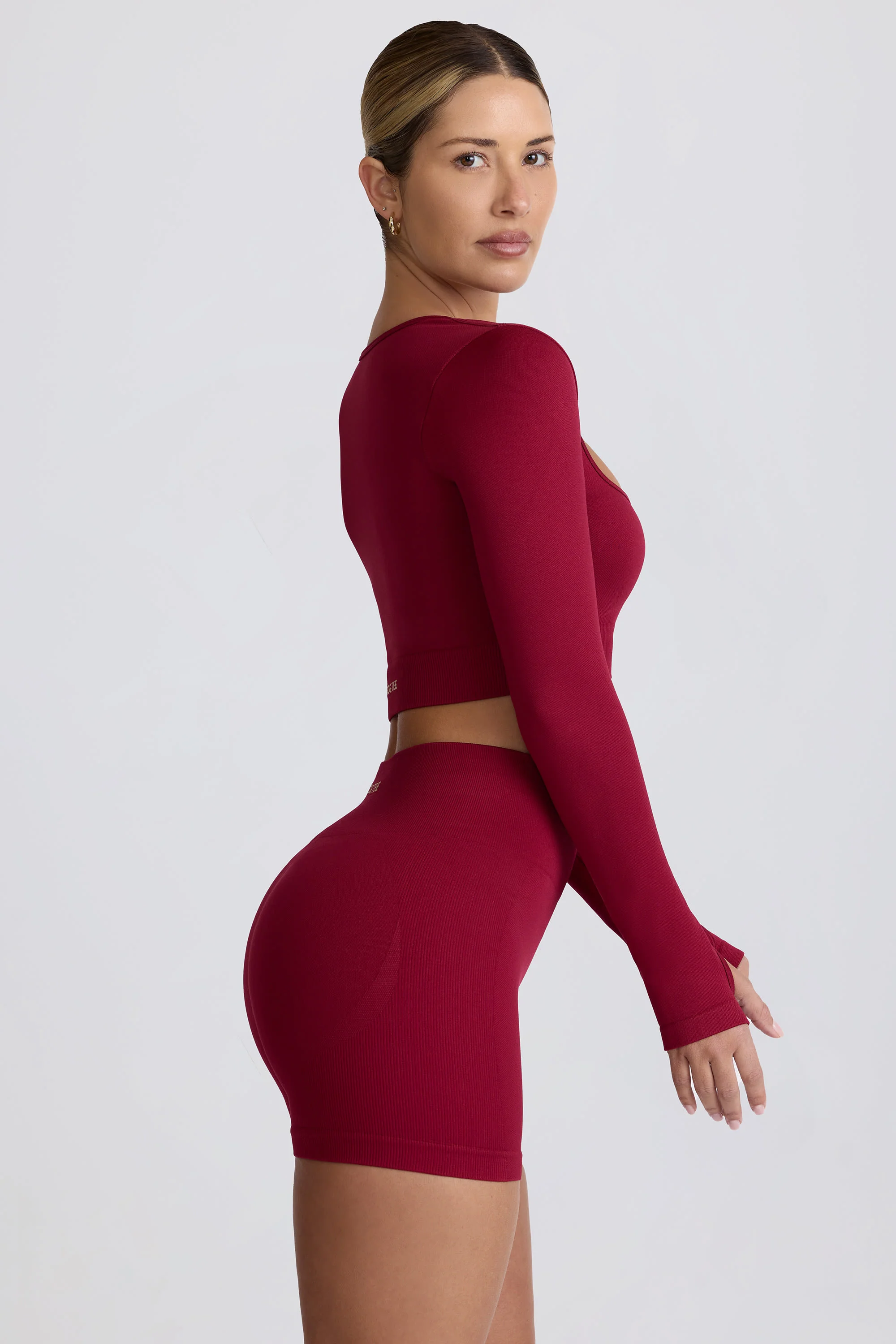 Super Sculpt Seamless Long-Sleeve Crop Top in Burgundy - Image 4