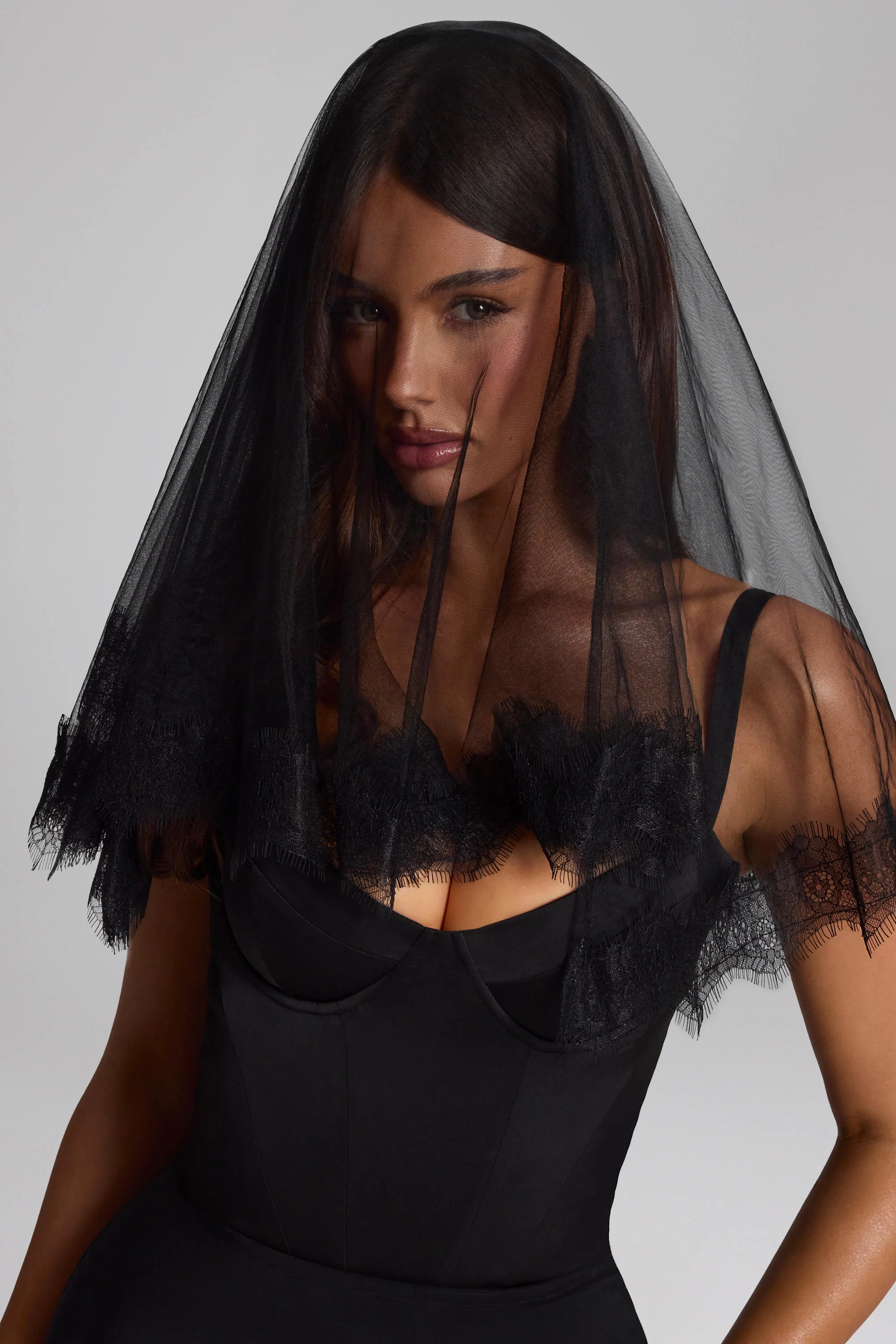 Lace-Trim Veil in Black - Image 6